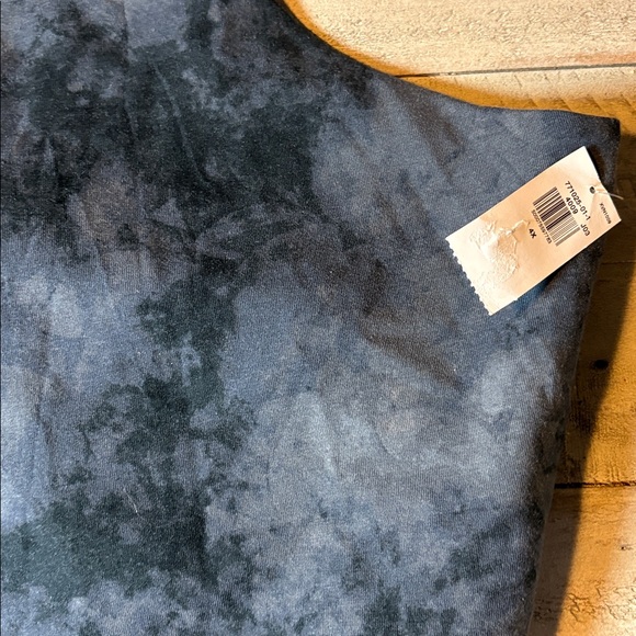 Old Navy Active Powerchill Light Support Go Dry Crop Tye Dye Built In Bra 4X - Picture 2 of 11